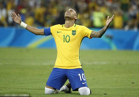 球星突破防守送出关键助攻（球星强突重围奉上关键助攻）