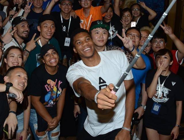 国足训练营进入封闭模式，外界信息有限（国足训练营实行封闭管理，外界消息受限）