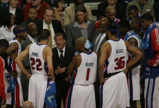 英超前瞻：西汉姆状态回勇盼继续抢分，利物浦欲止连败颓势（英超前瞻：西汉姆回暖力争再取积分，利物浦力求止住连败）