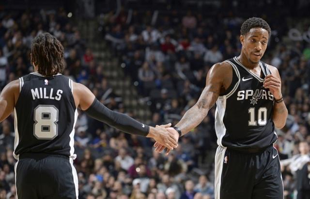 安东尼：孔帕尼夏窗曾给我打电话，但我已与贝蒂斯达成协议（安东尼透露：夏窗曾接孔帕尼来电，但已先与贝蒂斯谈妥）