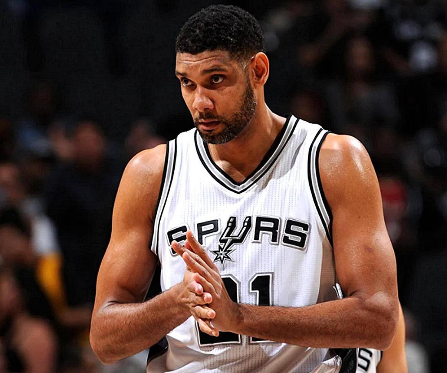 亚马尔父亲比赛中多次挑衅贝蒂斯球迷，最终被安保带走（亚马尔之父比赛期间反复挑衅贝蒂斯球迷，最终被安保请离场）