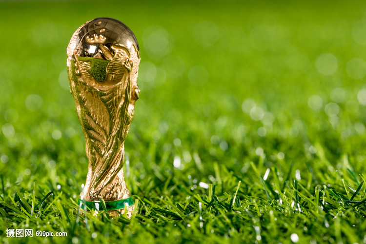 近10年欧冠场均进球榜：哈兰德1.02球第1，C罗第2，梅西第4（欧冠近十年场均进球排名：哈兰德场均1.02球居首，C罗次席，梅西第4）