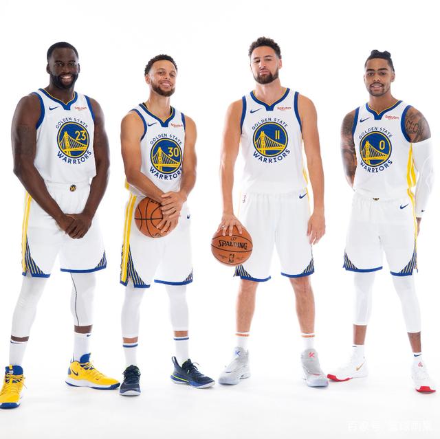 杜普兰蒂斯、特博戈两名巴黎奥运会金牌得主为摩纳哥vs巴黎开球（巴黎奥运金牌得主杜普兰蒂斯、特博戈为摩纳哥对巴黎比赛开球）