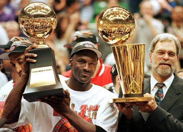 罗体：科斯蒂奇已在尤文找到位置，他目前优先考虑续约（罗马体育报：科斯蒂奇已在尤文站稳脚跟，续约成其当下首要目标）