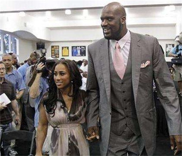 米纳拉：17岁被造谣成42岁，诽谤与谣言摧毁了我的职业生涯（米纳拉自述：17岁却被传成42岁，谣言与诽谤如何摧毁了我的职业生涯）