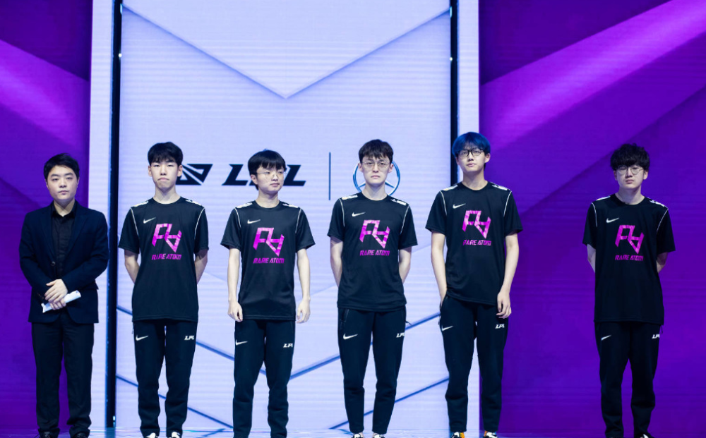 他在禁区弧 他在禁区弧